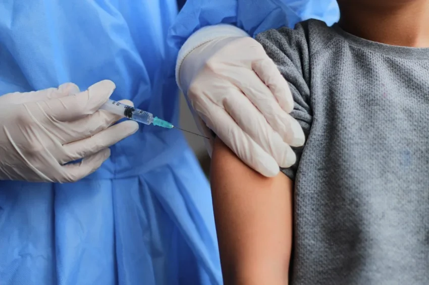 Federal workers can take paid leave to get their kids vaccinated